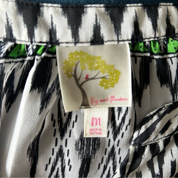 Tie front button up lightweight patterned top - Picture 3 of 5